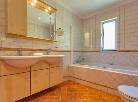 Βίλα Sleeps 8 Pool Air Con T607885