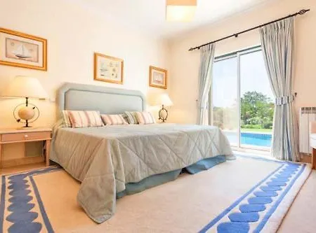 Βίλα Sleeps 8 Pool Air Con T607885 *
