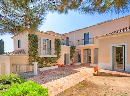 Villa Sleeps 8 Pool Air Con T607885 *